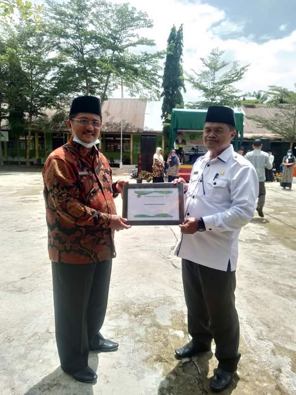 Zulfikar, S.Ag Raih Penghargaan Kepala KUA Terbaik Pasbar